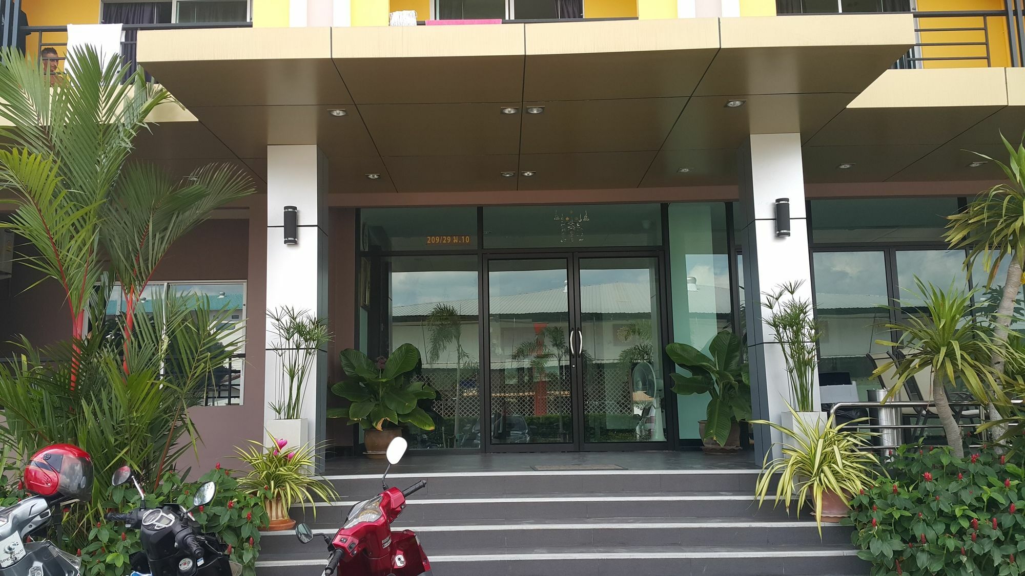 B Space Residence Nong Prue Exterior foto